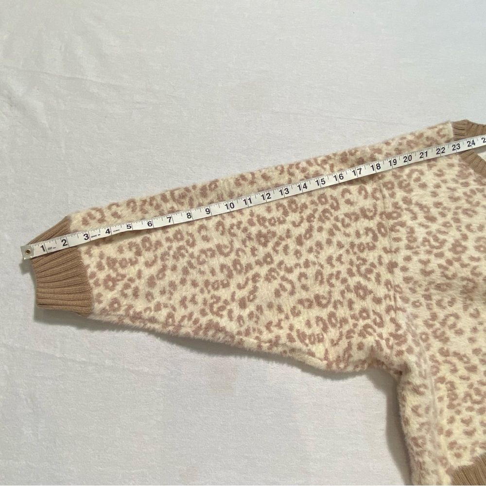Tractr Beige Leopard Fuzzy Knit Cropped Sweater Balloon Sleeve Women's M - Picture 9 of 12